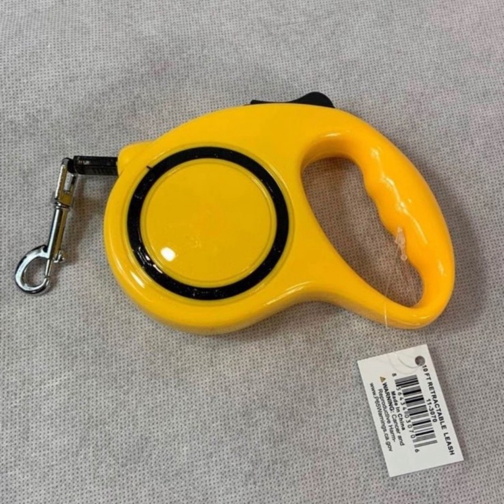 Brand New 10’ Retractable Yellow Leash